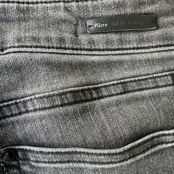 Pilcro Parallel mid-rise ankle fringe jeans, gray wash, size 26W - Picture 2 of 6